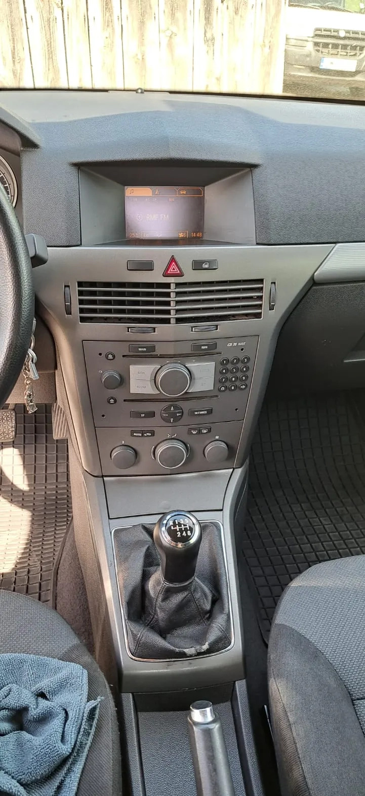 Opel Astra cena 6900 przebieg: 284600, rok produkcji 2006 z Lublin małe 92